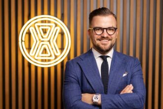 Odkryj fascynujący świat Jakuba Roskosza: kim jest ten ceniony przedsiębiorca?