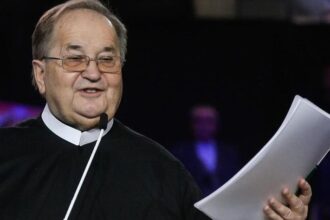 Rydzyk: Kontrowersyjny duchowny i magnat medialny, który budzi emocje