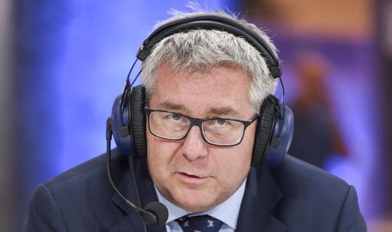 Wpływ żony na karierę
