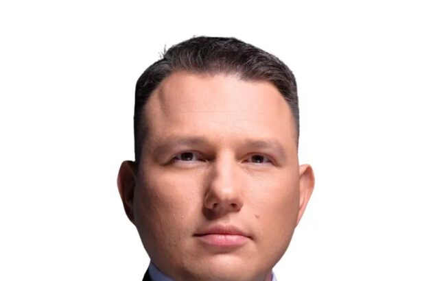 Sławomir Mentzen: poznaj lidera Konfederacji i jego przedsiębiorcze osiągnięcia