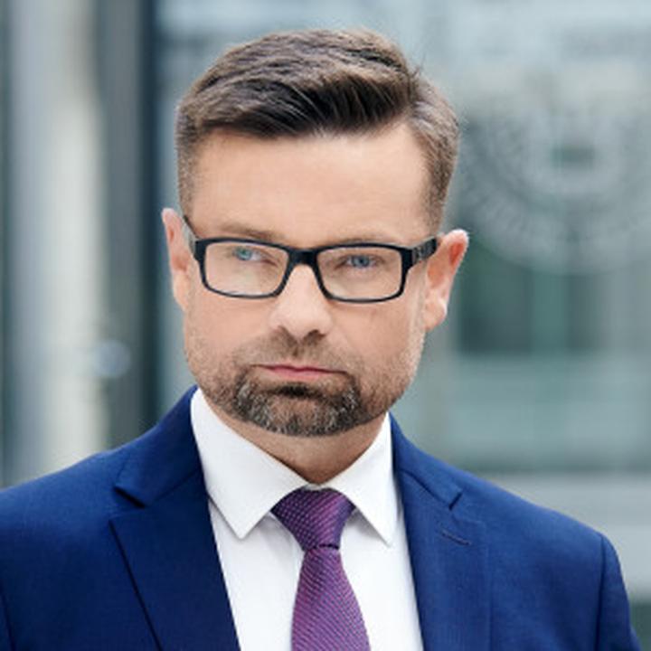 Ile lat naprawdę ma Sławomir? Odkrywamy zaskakującą prawdę o jego wieku i karierze