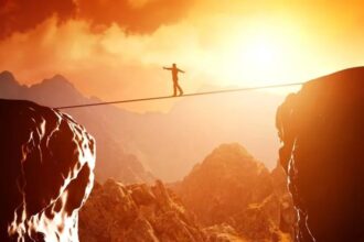 Filozofia ryzyka: Odkryj, jak niepewność kształtuje nasze decyzje życiowe