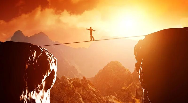 Filozofia ryzyka: Odkryj, jak niepewność kształtuje nasze decyzje życiowe