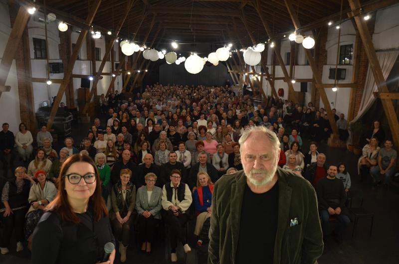 Aktorzy pełni pasji: odkryj fascynujące hobby gwiazd rozrywkowego świata